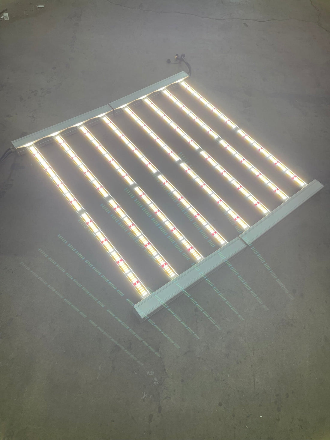 FOR SALE: High-Performance 660W LED Grow Light for Indoor Garden