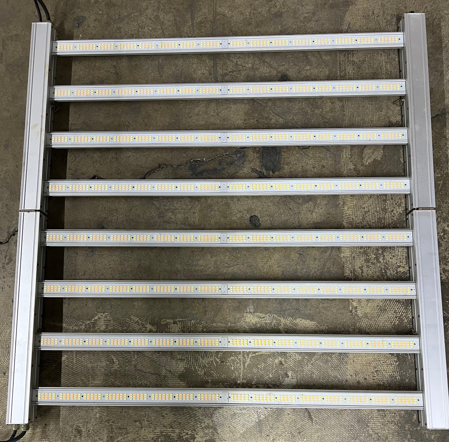 Pre-Owned Iluminar 660W LED Grow Light